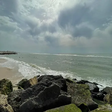 Superbe T4 A 1,9km Des Plages Apartment